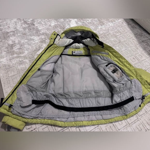 Women’s Columbia Titanium Jacket - Picture 7 of 10